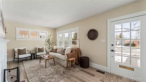 Entry Way - 522 Broad Blvd, Kettering, OH 45419 photo 1 of 4
