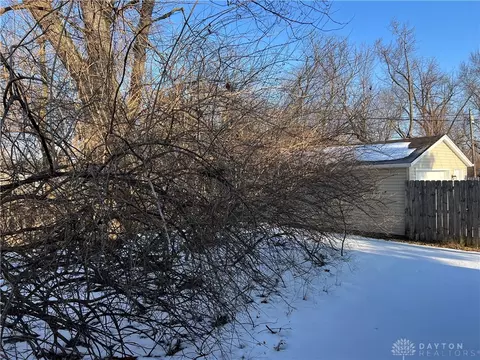 Exterior - 2957 Purdue Dr, Kettering, OH 45420 photo 3 of 4