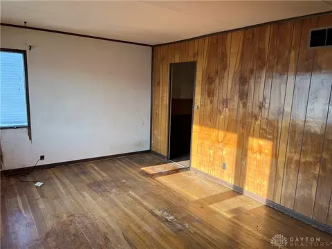 Living - 2957 Purdue Dr, Kettering, OH 45420 photo 2 of 3