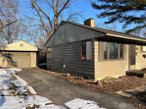 Exterior - 2957 Purdue Dr, Kettering, OH 45420 photo 2 of 4