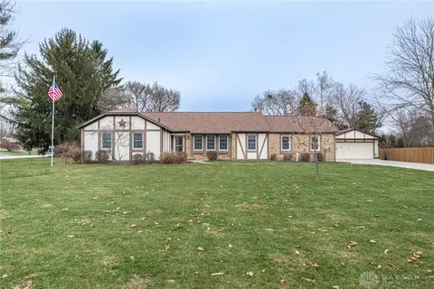 3864 Quailhollow Ct, Springfield, OH 45502