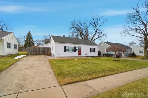 65 Kiser Dr, Tipp City, OH 45371
