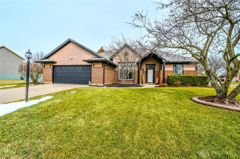 1374 Rose Lake Dr, Bellbrook, OH 45305