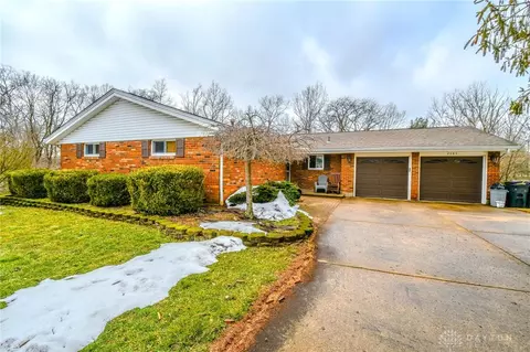 2085 Regent Park Dr, Bellbrook, OH 45305