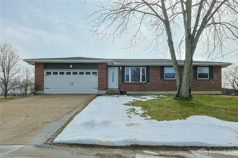 2437 Trinity Dr, Middletown, OH 45044