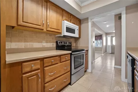 Kitchen - 332 Kimbary Dr, Washington Township, OH 45458 photo 4 of 6