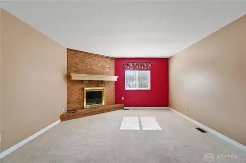 Living - 332 Kimbary Dr, Washington Township, OH 45458 photo 9 of 13