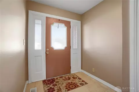 Entry Way - 332 Kimbary Dr, Washington Township, OH 45458 photo 2 of 4