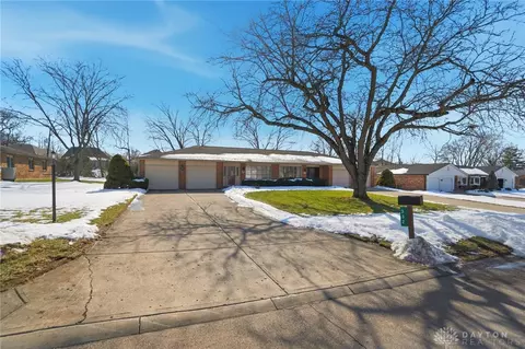 332 Kimbary Dr, Washington Township, OH 45458