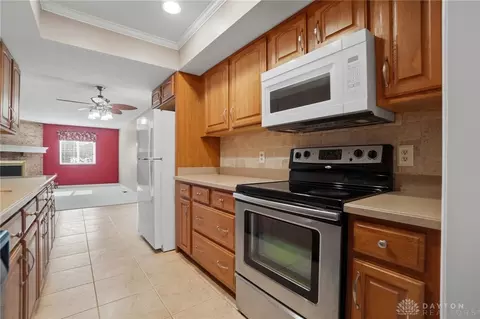Kitchen - 332 Kimbary Dr, Washington Township, OH 45458 photo 3 of 6