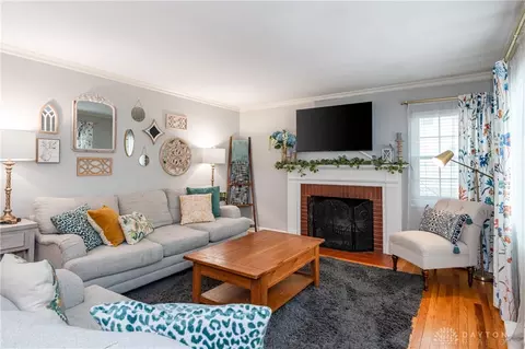 Living - 3217 Atherton Rd, Kettering, OH 45409 photo 2 of 4