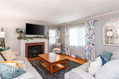 Living - 3217 Atherton Rd, Kettering, OH 45409 photo 4 of 4