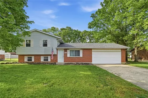 3835 Schroeder Dr, Fairfield, OH 45011