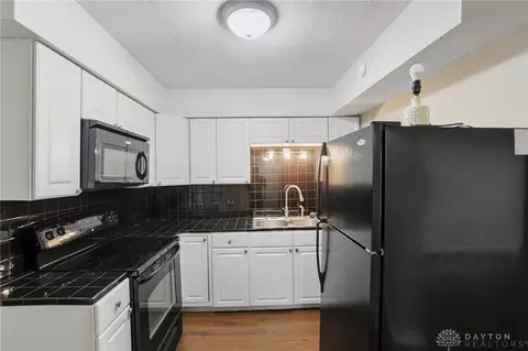 Kitchen - 615 Villa Rd #K, Springfield, OH 45503 photo 1 of 4