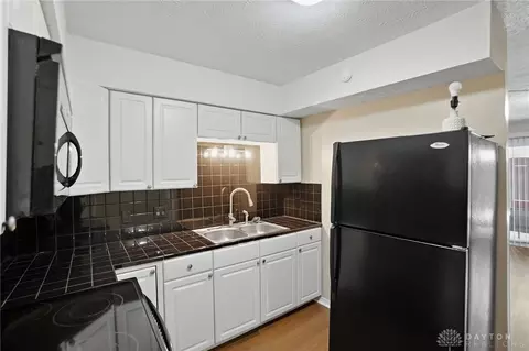 Kitchen - 615 Villa Rd #K, Springfield, OH 45503 photo 2 of 4