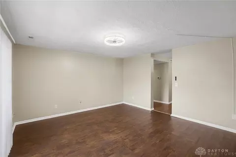 Living - 615 Villa Rd #K, Springfield, OH 45503 photo 2 of 3