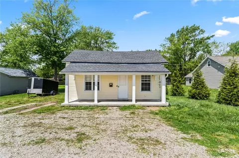 79 W Mound St, Sabina, OH 45169