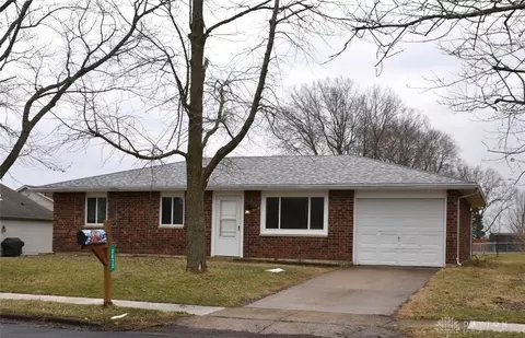 2472 Thornhill Dr, Troy, OH 45373