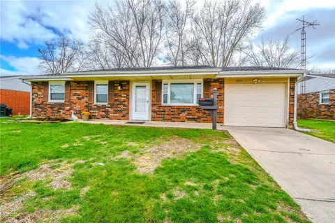 2015 Pennsylvania Dr, Xenia, OH 45385