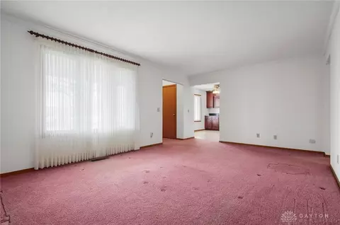 Living - 1040 Carson Ln, Springfield, OH 45503 photo 3 of 4