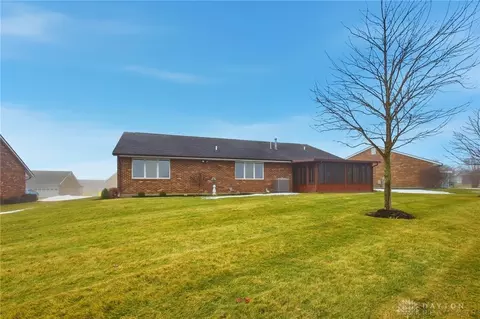Exterior - 1040 Carson Ln, Springfield, OH 45503 photo 5 of 10