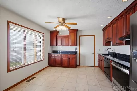 Kitchen - 1040 Carson Ln, Springfield, OH 45503 photo 1 of 7
