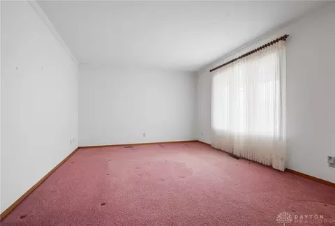 Living - 1040 Carson Ln, Springfield, OH 45503 photo 2 of 4