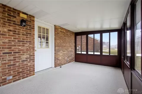 Exterior - 1040 Carson Ln, Springfield, OH 45503 photo 7 of 10