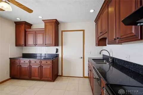 Kitchen - 1040 Carson Ln, Springfield, OH 45503 photo 5 of 7