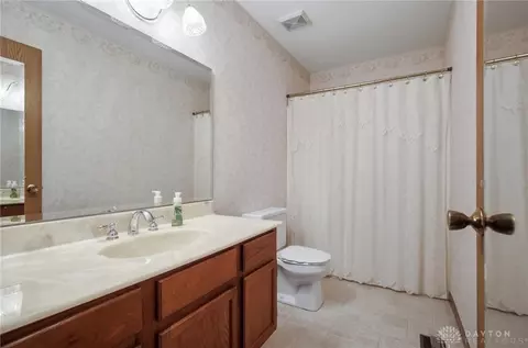 Bath - 1040 Carson Ln, Springfield, OH 45503 photo 4 of 4