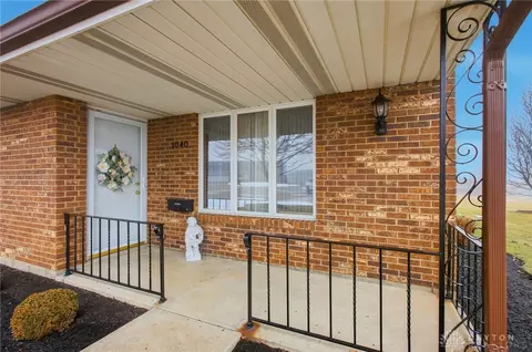 Exterior - 1040 Carson Ln, Springfield, OH 45503 photo 3 of 10