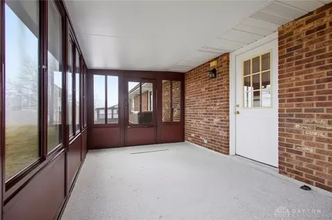 Exterior - 1040 Carson Ln, Springfield, OH 45503 photo 6 of 10