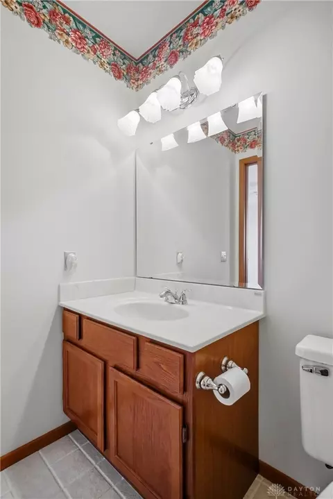Bath - 1040 Carson Ln, Springfield, OH 45503 photo 2 of 4