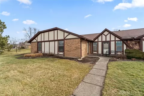 971 Pine Needles Dr, Washington Township, OH 45458