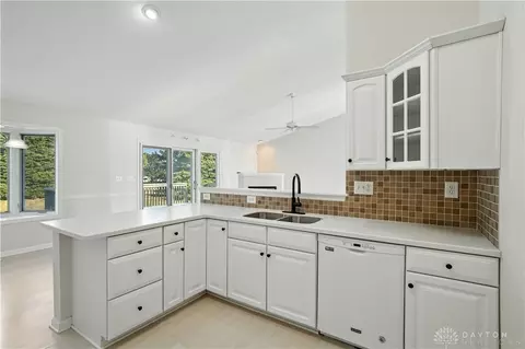 Kitchen - 9372 Parkside Dr, Centerville, OH 45458 photo 4 of 5