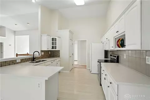 Kitchen - 9372 Parkside Dr, Centerville, OH 45458 photo 1 of 5