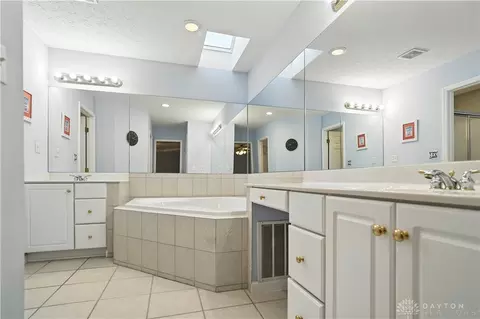 Bath - 9372 Parkside Dr, Centerville, OH 45458 photo 1 of 7