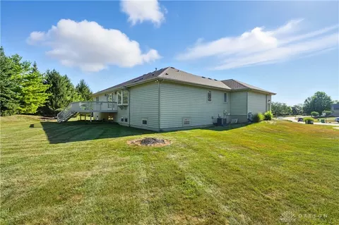 Exterior - 9372 Parkside Dr, Centerville, OH 45458 photo 8 of 10