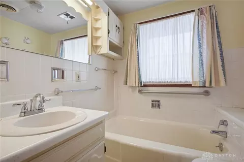 Bath - 5210 Kerns Rd, Springfield, OH 45502 photo 1 of 6