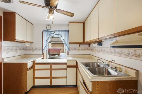 Kitchen - 5210 Kerns Rd, Springfield, OH 45502 photo 2 of 3