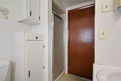 Bath - 5210 Kerns Rd, Springfield, OH 45502 photo 3 of 6