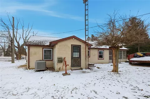 Exterior - 5210 Kerns Rd, Springfield, OH 45502 photo 5 of 18