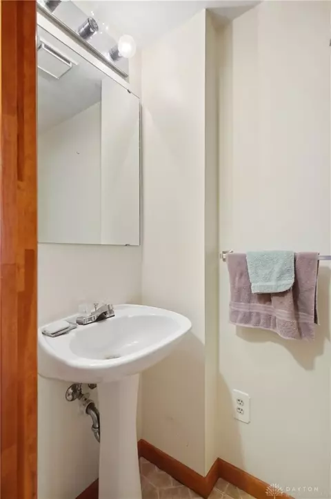 Bath - 5210 Kerns Rd, Springfield, OH 45502 photo 6 of 6