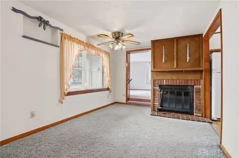 Living - 5210 Kerns Rd, Springfield, OH 45502 photo 5 of 8