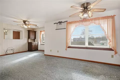 Living - 5210 Kerns Rd, Springfield, OH 45502 photo 4 of 8