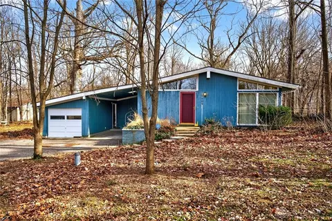 1104 Mcbee Rd, Bellbrook, OH 45305