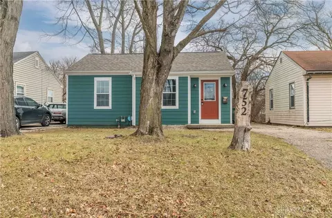 752 Cleverly Rd, Dayton, OH 45417
