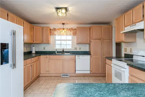 Kitchen - 929 N Tecumseh Rd, Springfield, OH 45504 photo 3 of 7