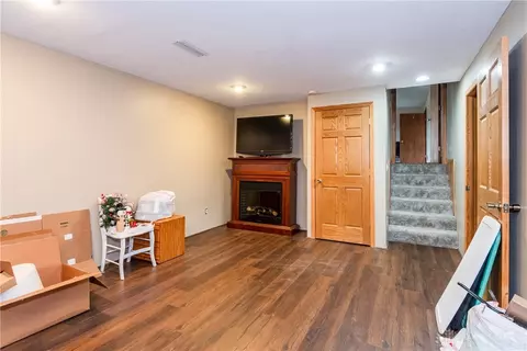 Living - 929 N Tecumseh Rd, Springfield, OH 45504 photo 8 of 8