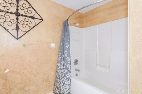 Bath - 929 N Tecumseh Rd, Springfield, OH 45504 photo 4 of 7